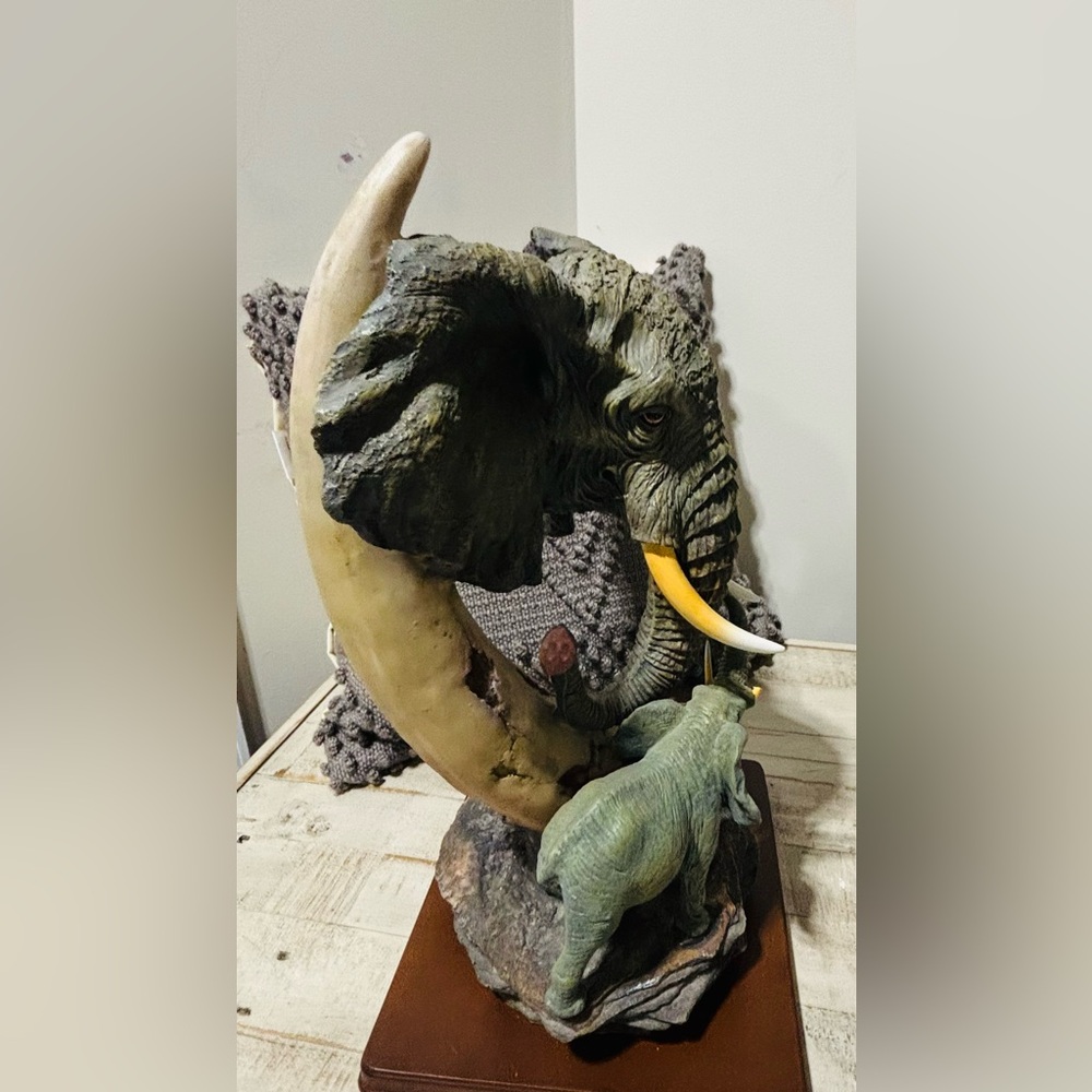 Vintage!❤️African Mother Elephant with Baby Tusk Sculpture - Picture 2 of 8